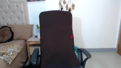 Snapshot of urfavrtemandy chatting on 12/28/24, 02:21 Mandy 3 online show from 12/28/24, 02:21