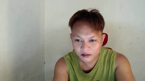 Snapshot of urfeet_jest chatting on 05/01/26, 02:21 jess online show from 05/01/26, 02:21