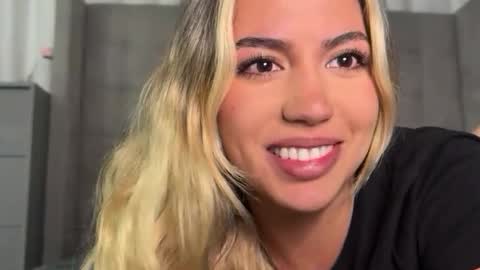 Snapshot of urgfmandy chatting on 12/16/25, 02:49 urgfmandy online show from 12/16/25, 02:49