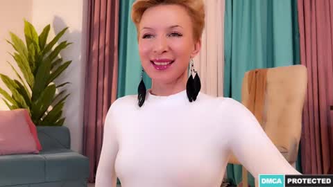 Snapshot of urgoddessjenny chatting on 02/27/25, 05:58 Jenny online show from 02/27/25, 05:58