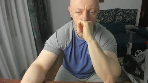 Snapshot of urgymcrush chatting on 02/06/25, 02:11 UrGymCrush online show from 02/06/25, 02:11