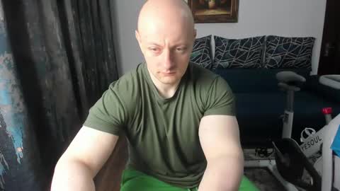 Snapshot of urgymcrush chatting on 02/18/25, 11:08 UrGymCrush online show from 02/18/25, 11:08