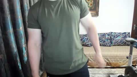 Snapshot of urgymcrush chatting on 10/09/25, 09:35 UrGymCrush online show from 10/09/25, 09:35