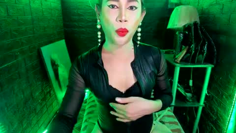 Snapshot of urhardcockqueenxxx chatting on 02/04/25, 05:01 queen norelle online show from 02/04/25, 05:01