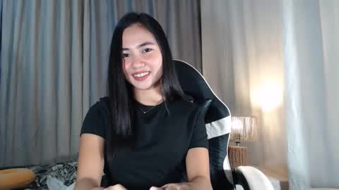 Snapshot of urhot_angelica chatting on 02/18/26, 02:13 Angelica online show from 02/18/26, 02:13