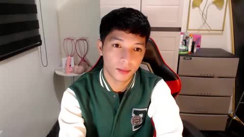 Snapshot of urhotethanxx chatting on 04/15/26, 03:52 Ethan online show from 04/15/26, 03:52