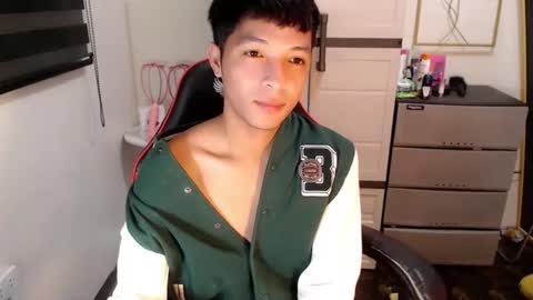 Snapshot of urhotethanxx chatting on 04/16/26, 04:52 Ethan online show from 04/16/26, 04:52