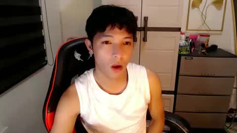 Snapshot of urhotethanxx chatting on 04/27/26, 03:32 Ethan online show from 04/27/26, 03:32