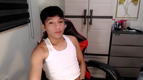 Snapshot of urhotethanxx chatting on 05/16/26, 12:40 Ethan online show from 05/16/26, 12:40