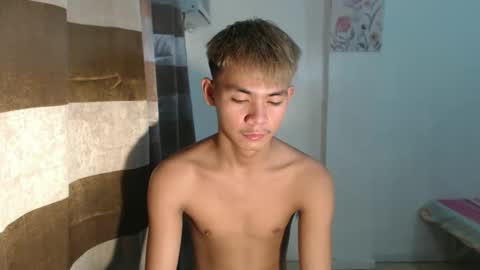 Snapshot of urhotpinoy_izaac chatting on 10/24/25, 09:06 simeon ulok online show from 10/24/25, 09:06
