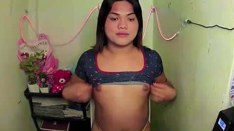 Snapshot of urhottie_bella chatting on 09/23/25, 02:42 urhottie_bella online show from 09/23/25, 02:42