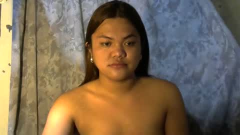 urhottie_bella online show from 04/28/26, 09:25