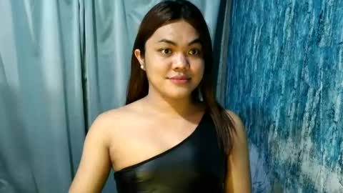 Snapshot of urhottie_bella chatting on 06/18/26, 02:45 urhottie_bella online show from 06/18/26, 02:45