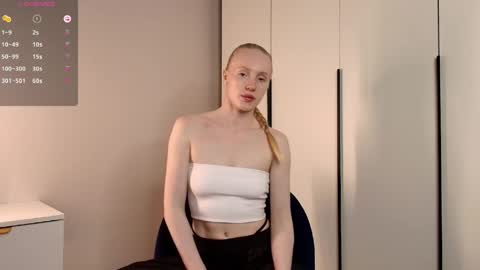 Snapshot of uriyani chatting on 04/20/26, 04:43 ElizabethLizy online show from 04/20/26, 04:43