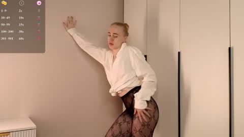 Snapshot of uriyani chatting on 04/25/26, 05:10 ElizabethLizy online show from 04/25/26, 05:10