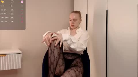 Snapshot of uriyani chatting on 04/26/26, 08:45 ElizabethLizy online show from 04/26/26, 08:45