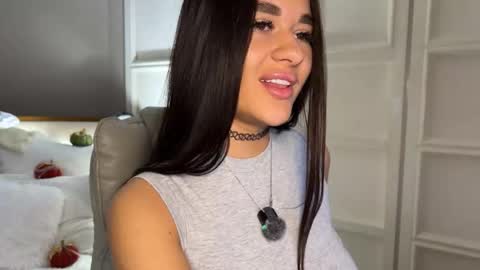 Snapshot of urlillshy chatting on 10/25/25, 01:13 Kristina online show from 10/25/25, 01:13