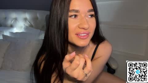 Snapshot of urlillshy chatting on 03/27/26, 01:22 Kristina online show from 03/27/26, 01:22