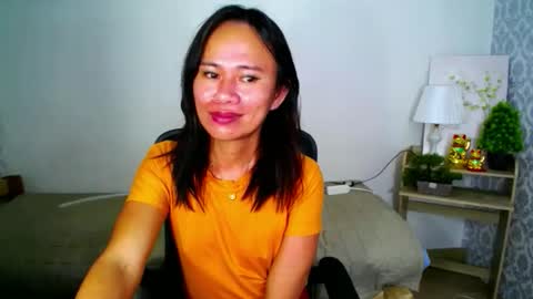 urlovely_che online show from 10/15/25, 04:56