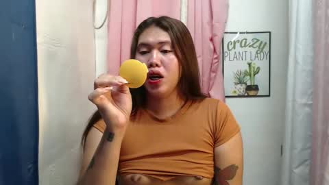 Snapshot of urlovely_sofie chatting on 01/17/26, 06:44 Sofie online show from 01/17/26, 06:44