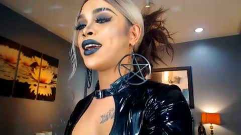 UrMajestyTyra online show from 02/05/25, 03:45