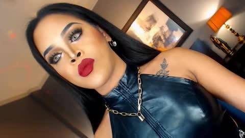 UrMajestyTyra online show from 11/18/25, 01:11