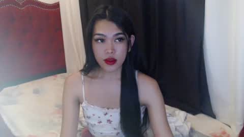 Snapshot of urpinayjenfuckerxxx chatting on 10/11/25, 02:00 Jenny online show from 10/11/25, 02:00