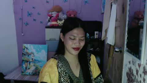 Snapshot of urpreciouspinayxxx chatting on 03/24/26, 12:32 hi im kim online show from 03/24/26, 12:32
