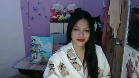 Snapshot of urpreciouspinayxxx chatting on 04/15/26, 01:01 hi im kim online show from 04/15/26, 01:01