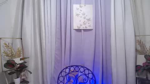 JUST CALL ME LLANA online show from 11/04/25, 01:54