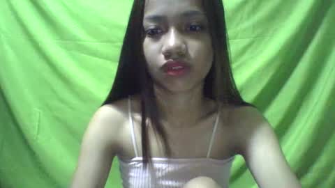 Snapshot of ursexydoll18 chatting on 01/21/25, 07:15 Darlyn room online show from 01/21/25, 07:15