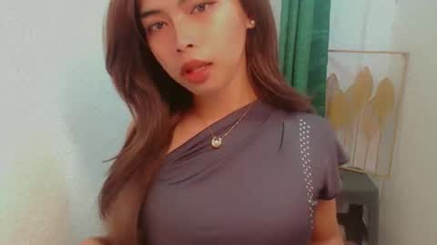 Snapshot of urslutty_jasmine chatting on 04/12/26, 12:32 jasmine online show from 04/12/26, 12:32
