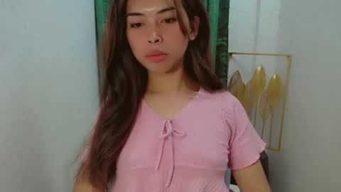 Snapshot of urslutty_jasmine chatting on 04/17/26, 06:11 jasmine online show from 04/17/26, 06:11