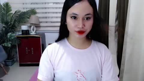 Snapshot of ursweet_athisa18 chatting on 12/16/25, 01:05 Athisa online show from 12/16/25, 01:05