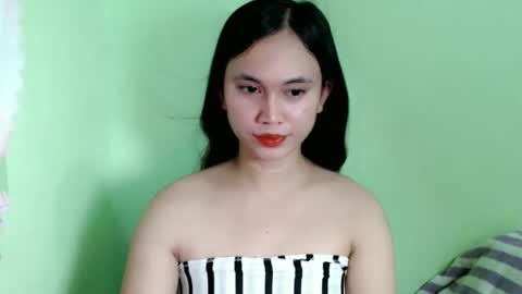 Snapshot of ursweet_athisa18 chatting on 04/15/26, 05:42 Athisa online show from 04/15/26, 05:42