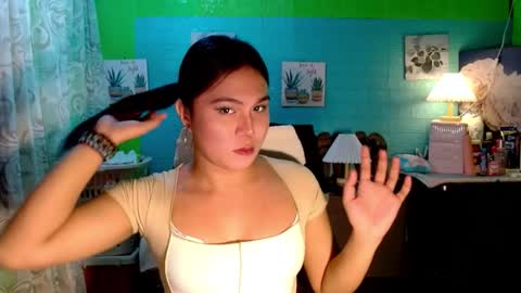 Snapshot of urunexpensivecamilla chatting on 11/30/25, 04:11 YOURGIRLCAMILLA online show from 11/30/25, 04:11