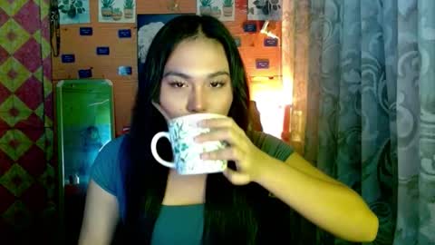 Snapshot of urunexpensivecamilla chatting on 12/17/25, 01:06 YOURGIRLCAMILLA online show from 12/17/25, 01:06