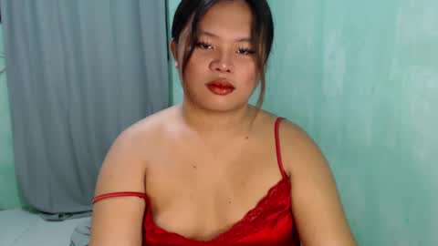 Snapshot of urwifematerial69_ chatting on 12/05/24, 08:55 Bella Miles Olivia online show from 12/05/24, 08:55