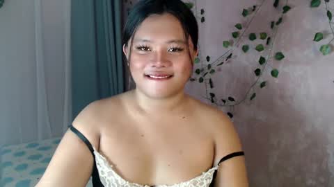 Snapshot of urwifematerial69_ chatting on 12/07/24, 05:59 Bella Miles Olivia online show from 12/07/24, 05:59