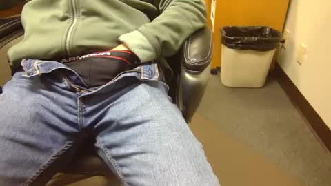 Snapshot of useemie chatting on 12/16/24, 10:24 useemie online show from 12/16/24, 10:24