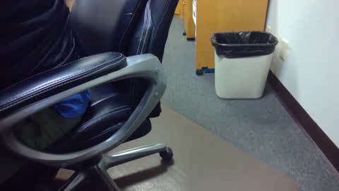 Snapshot of useemie chatting on 01/06/25, 10:58 useemie online show from 01/06/25, 10:58