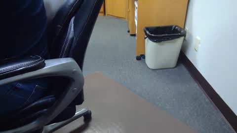 Snapshot of useemie chatting on 02/17/25, 10:47 useemie online show from 02/17/25, 10:47