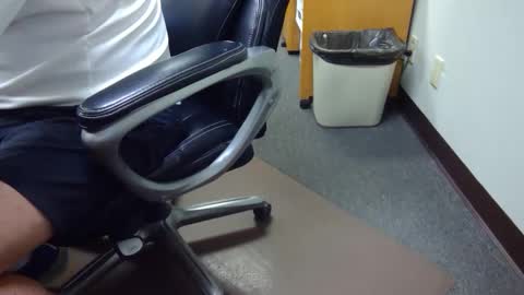 Snapshot of useemie chatting on 01/13/26, 12:05 useemie online show from 01/13/26, 12:05