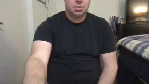 Snapshot of usguy886 chatting on 12/17/25, 05:19 usguy online show from 12/17/25, 05:19