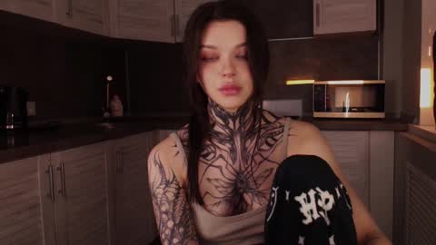 Snapshot of uwu_eva chatting on 12/18/24, 01:23 Eva online show from 12/18/24, 01:23