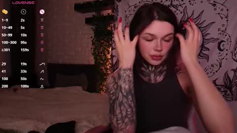 Snapshot of uwu_eva chatting on 01/11/25, 09:46 Eva online show from 01/11/25, 09:46