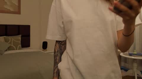 Snapshot of uwu_eva chatting on 09/20/25, 04:24 Eva online show from 09/20/25, 04:24