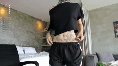 Snapshot of uwu_eva chatting on 11/10/25, 04:55 Eva online show from 11/10/25, 04:55