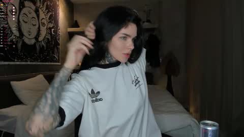 Snapshot of uwu_eva chatting on 02/03/26, 06:57 Eva online show from 02/03/26, 06:57