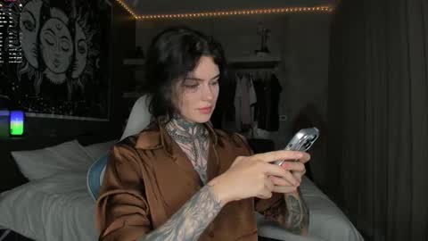 Snapshot of uwu_eva chatting on 02/21/26, 04:41 Eva online show from 02/21/26, 04:41